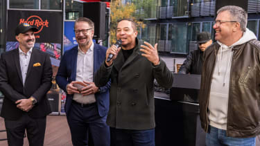 Neue Initiative für European Football, Robin Lumsden am Mikrofon