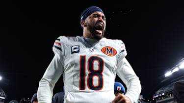 Bears-Quarterback Caleb Williams jubelt in seinem Trikot mit der Nummer 18.