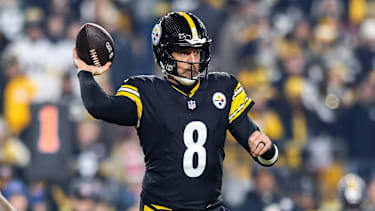 January 12, 2026, Pittsburgh, Pennsylvania, USA: Pittsburgh Steelers quarterback AARON RODGERS (8) throws a pass from the pocket during the NFL, American Football Herren, USA playoff football game between the Pittsburgh Steelers and the Houston Texans at Acrisure Stadium in Pittsburgh, Pennsylvania. Pittsburgh USA - ZUMAg257 20260112_zsp_g257_001 Copyright: xBrentxGudenschwagerx