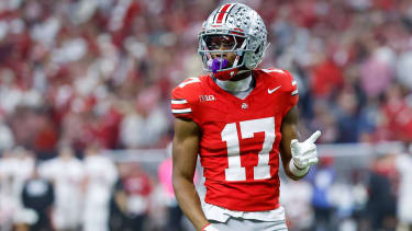 December 6, 2025: Ohio State Buckeyes wide receiver Carnell Tate (17) during the NCAA, College League, USA Big Ten Championship football game between the Ohio State Buckeyes and the Indiana Hoosiers at Lucas Oil Stadium in Indianapolis, Indiana. CSM. Indianapolis United States of America - ZUMAc04_ 20251206_zma_c04_598 Copyright: xDarrenxLeex