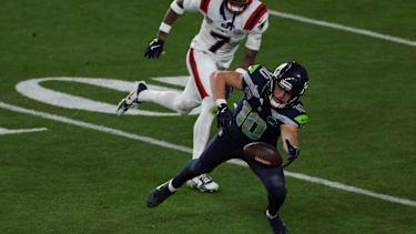 SANTA CLARA, CA - FEBRUARY 08: WR Cooper Kupp (10) of the Seattle Seahawks reaches for a reception during the Seattle Seahawks versus the New England Patriots Super Bowl LX game on February 8, 2026, at Levi s Stadium in Santa Clara, CA. (Photo by Matthew Huang Icon Sportswire) NFL, American Football Herren, USA FEB 08 Super Bowl LX Seahawks vs Patriots EDITORIAL USE ONLY Icon26010124306