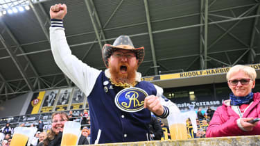 Monarch-Fan auf der Tribüne, Potsdam Royals gegen Dresden Monarchs, GFL-Bowl, German Bowl, Finale um die deutsche Meisterschaft