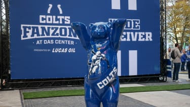 The Berlin Colts-Bear, ndianapolis Colts , Fan-Zone im Center am Potsdamer Platz,2025_11_06,Photo:Foot.Bowl Thomas Sobotzki Copyright: xFootxBowl ThomasxSobotzkix