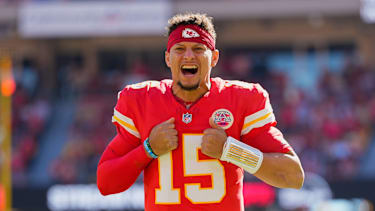 Patrick Mahomes, Quarterback der Kansas City Chiefs, vor dem NFL-Duell gegen die Las Vegas Raiders im Arrowhead Stadium in Kansas City.