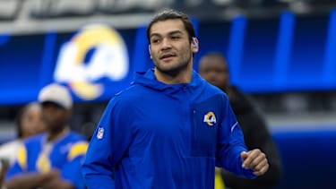Los Angeles Rams Wide Receiver Puka Nacua (#12) beim Aufwärmen vor dem NFL-Spiel gegen die Arizona Cardinals im SoFi Stadium in Inglewood, Kalifornien