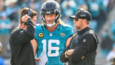 January 11, 2026: Jacksonville Jaguars quarterback Trevor Lawrence (16) and Jacksonville Jaguars head coach Liam Coen on the sideline in the first half of a wild card game against the Buffalo Bills in Jacksonville, FL. Romeo T Guzman Cal Media Jacksonville USA - ZUMAcg2_ 20260111_faf_cg2_086 Copyright: xRomeoxGuzmanx