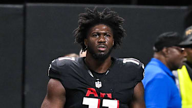 Die Atlanta Falcons mussten einen echten Schock im Training Camp hinnehmen, denn Edge RusherJalon Walker fällt für die gesamte NFL-Saison aus