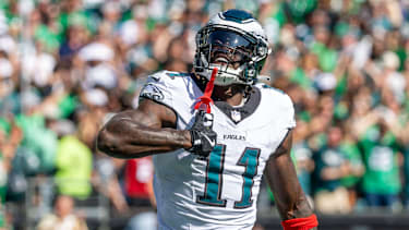 Philadelphia Eagles Wide Receiver A.J. Brown (#11) feiert einen Touchdown in der zweiten Halbzeit gegen die Los Angeles Rams im Lincoln Financial Field in Philadelphia