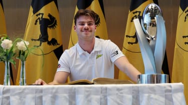 BAU 02.10.2025 Stuttgart American Football Oberbürgermeister Dr. Frank Nopper empfängt Stuttgart Surge nach Titelgewinn in der European League of Football, Louis Geyer *** BAU 02 10 2025 Stuttgart American Football Lord Mayor Dr. Frank Nopper welcomes Stuttgart Surge after winning the European League of Football title, Louis Geyer