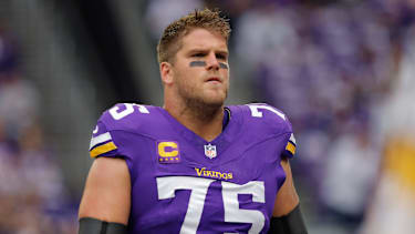 Die Minnesota Vikings haben den Vertrag von Right Tackle Brian O'Neill bis 2030 verlängert - der zweimalige Pro Bowler zählt zu den besten Offensive Linemen der NFL und unterschrieb einen neuen Deal über bis zu 96 Millionen Dollar