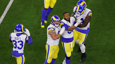 Defensive Tackle Aaron Donald von den Los Angeles Rams feiert im Super Bowl LVI im SoFi Stadium in Inglewood (NFL, American Football, USA)