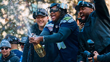 February 11, 2026, Seattle, Washington, USA: JARED IVEY (51) of the Seattle Seahawks pops open a bottle of champagne during the Seahawks Super Bowl champions parade on February 11, 2026 in Seattle, Washington. Seattle Seahawks Super Bowl Champions Parade PUBLICATIONxINxGERxSUIxAUTxONLY - ZUMAd218 20260211_zsp_d218_001 Copyright: xRichardxDizonx