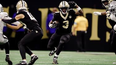 New Orleans Saints Running Back Travis Etienne Jr. (3) läuft in der ersten Halbzeit des NFL-Spiels gegen die Las Vegas Raiders am 27. September 2026 im Caesars Superdome in New Orleans mit dem Ball.
