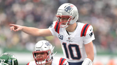 New England Patriots quarterback DRAKE MAYE (10) in action at MetLife Stadium in East Rutherford New Jersey New England defeats New York East Rutherford USA - ZUMAa301 20251228_aaf_a301_014 Copyright: xBrooksxVonxArxx