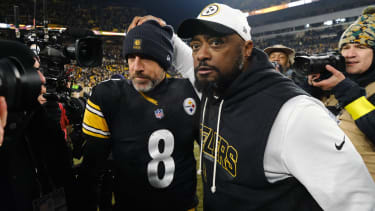 Jan 04, 2025: Head Coach Mike Tomlin and Aaron Rodgers 8 after the Pittsburgh Steelers vs Baltimore Ravens game in Pittsburgh, PA. CSM Pittsburgh USA - ZUMAcp5_ 20260105_faf_cp5_004 Copyright: xJasonxPohuskix