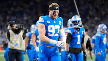 Detroit Lions Defensive End Aidan Hutchinson 97 bei einem NFL-Spiel.