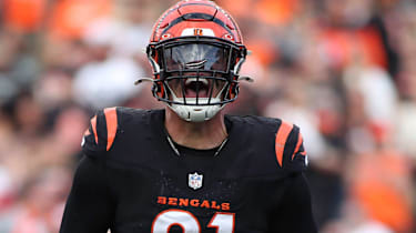 Cincinnati Bengals Defensive End Trey Hendrickson feiert einen Sack in der zweiten Halbzeit gegen die Las Vegas Raiders im NFL-Spiel der Week 9 im Paul Brown Stadium in Cincinnati, Ohio