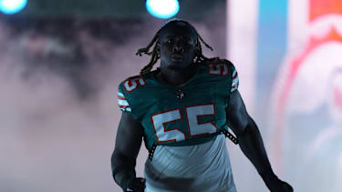 MIAMI GARDENS, FL - SEPTEMBER 12: Miami Dolphins guard Aaron Brewer (55) enters the field before the game between the Buffalo Bills and the Miami Dolphins on Thursday, September 12, 2024 at Hard Rock Stadium in Miami Gardens, Fla. (Photo by Peter Joneleit Icon Sportswire) NFL, American Football Herren, USA SEP 12 Bills at Dolphins EDITORIAL USE ONLY Icon240912086
