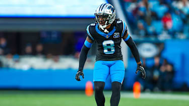 Cornerback Jaycee Horn 8 von den Carolina Panthers bei einem NFL-Spiel.