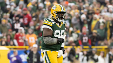 Defensive Tackle Devonte Wyatt von den Green Bay Packers feiert einen erfolgreichen Defensive Stop gegen die Tampa Bay Buccaneers in Green Bay, Wisconsin (NFL, American Football, USA)