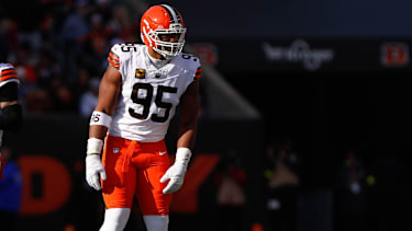 Cleveland Browns Defensive End Myles Garrett (#95) während des NFL-Spiels gegen die Cincinnati Bengals im Paycor Stadium in Cincinnati, Ohio