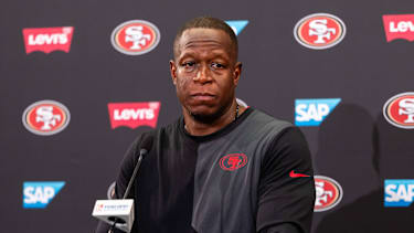 Raheem Morris, Defensive Coordinator der San Francisco 49ers, spricht vor dem ersten Spiel der neuen NFL-Saison in Melbourne gegen die Los Angeles Rams mit der Presse