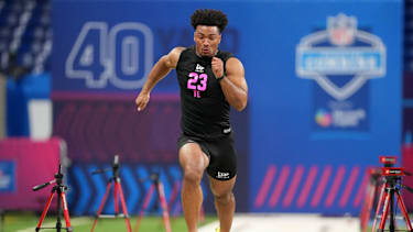 Oregon Tight End Kenyon Sadiq (TE23) beim NFL Scouting Combine 2026 im Lucas Oil Stadium in Indianapolis, Indiana