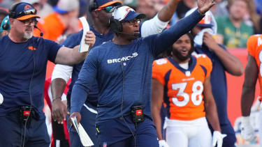 NFL, American Football Herren, USA Green Bay Packers at Denver Broncos Oct 22, 2023; Denver, Colorado, USA; Denver Broncos defensive coordinator Vance Joseph during the fourth quarter against the Green Bay Packers at Empower Field at Mile High. Denver Empower Field at Mile High Colorado USA, EDITORIAL USE ONLY PUBLICATIONxINxGERxSUIxAUTxONLY Copyright: xRonxChenoyx 20231022_tbs_ac4_052
