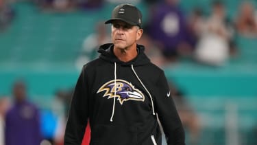 MIAMI GARDENS, FL - OCTOBER 30: Baltimore Ravens head coach John Harbaugh walks the field during pregame warmups before the game between the Baltimore Ravens and the Miami Dolphins on Thursday, October 30, 2025 at Hard Rock Stadium in Miami Gardens, FL. (Photo by Peter Joneleit Icon Sportswire) NFL, American Football Herren, USA OCT 30 Ravens at Dolphins EDITORIAL USE ONLY Icon251030076