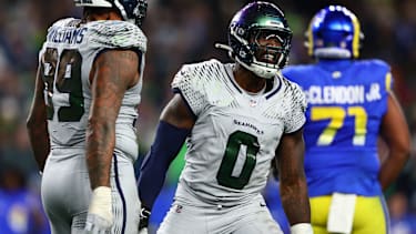 Defensive End der Seattle Seahawks DeMarcus Lawrence feiert einen Sack gegen die Los Angeles Rams,