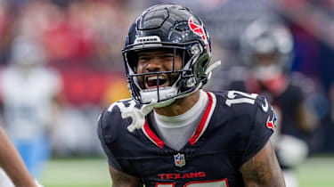Wide Receiver Nico Collins von den Houston Texans feiert einen Catch zum First Down im NFL-Spiel gegen die Tennessee Titans in Houston, Texas (NFL, American Football, USA)