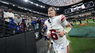 New York Giants quarterback Jaxson Dart (6)