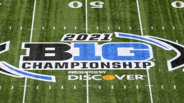 NCAA, College League, USA Football 2021: Big Ten Championship Michigan vs Iowa DEC 04 December 04, 2021: The field logo at the NCAA Big Ten Championship football game between the Michigan Wolverines vs. Iowa Hawkeyes at Lucas Oil Stadium in Indianapolis, IN. Darren Lee CSM Indianapolis Indiana USA EDITORIAL USE ONLY Copyright: xx ZUMA-20211204_zaf_c04_652.jpg DarrenxLeex csmphototwo835415