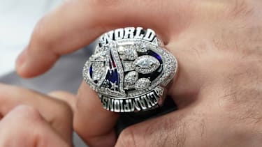 Super Bowl Ring vom deutschen ehemaligen Offensive Tackle Sebastian Vollmer.