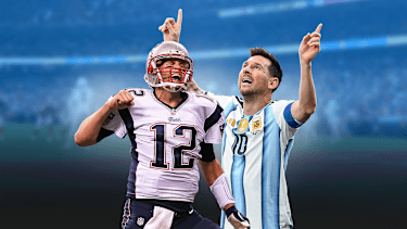 Tom Brady und Lionel Messi feiern.
