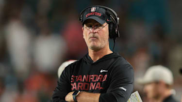 NCAA, College League, USA Football: Stanford at Miami Oct 25, 2025; Miami Gardens, Florida, USA; Stanford Cardinal interim head coach Frank Reich watches from the sideline against the Miami Hurricanes during the third quarter at Hard Rock Stadium. Miami Gardens Hard Rock Stadium Florida USA, EDITORIAL USE ONLY PUBLICATIONxINxGERxSUIxAUTxONLY Copyright: xSamxNavarrox 20251025_SNV_na2_00082