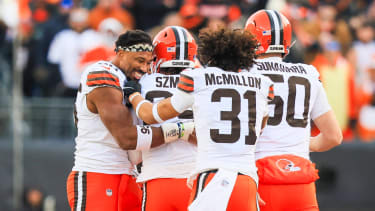 NFL, American Football Herren, USA Cleveland Browns at Cincinnati Bengals Jan 4, 2026; Cincinnati, Ohio, USA; Cleveland Browns defensive end Myles Garrett (95) celebrates a game-winning field goal by place kicker Andre Szmyt (25) against the Cincinnati Bengals at Paycor Stadium. Cincinnati Paycor Stadium Ohio USA, EDITORIAL USE ONLY PUBLICATIONxINxGERxSUIxAUTxONLY Copyright: xKatiexStratmanx 20260104_jmn_gt1_004