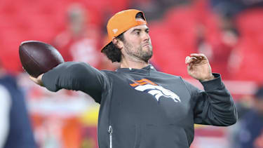 KANSAS CITY, MO - DECEMBER 25: Denver Broncos quarterback Jarrett Stidham (8) throws a pass before a Christmas Day NFL, American Football Herren, USA game between the Denver Broncos and Kansas City Chiefs on December 25, 2025 at GEHA Field at Arrowhead Stadium in Kansas City, MO. (Photo by Scott Winters Icon Sportswire) NFL: DEC 25 Broncos at Chiefs EDITORIAL USE ONLY Icon2512250143