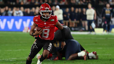 Xeavier Bullock (Potsdam Royals, 08) runs with the ball, Potsdam Royals vs Dresden Monarchs, American Football, German Football League, Season 2025, GFL Bowl, 11.10.2025, Photo: Foot Bowl Klaus Sack Dresden Rudolf-Harbig-Stadion German Copyright: xFootxBowl KlausxSackx