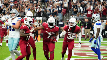 Cardinals-Linebacker Kyzir White (7) nach einer Interception in der Endzone