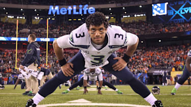 Quarterback Russell Wilson von den Seattle Seahawks wärmt sich vor Super Bowl XLVIII im MetLife Stadium in East Rutherford, New Jersey, auf (NFL, American Football, USA)
