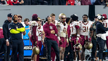 Florida-State-Kicker Conor McAneney wurde in Fort Lauderdale festgenommen und anschließend vom Team vorläufig suspendiert.