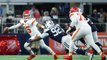 NFL, American Football Herren, USA Kansas City Chiefs at Dallas Cowboys Nov 27, 2025; Arlington, Texas, USA; Kansas City Chiefs quarterback Patrick Mahomes (15) runs with the ball against Dallas Cowboys defensive tackle Quinnen Williams (92) during the second quarter at AT&amp;T Stadium. Arlington AT&amp;T Stadium Texas USA, EDITORIAL USE ONLY PUBLICATIONxINxGERxSUIxAUTxONLY Copyright: xKevinxJairajx 20251127_rgo_aj6_0183