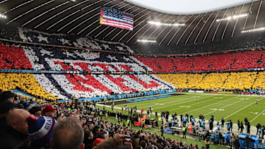 Choreographie der Fans beim NFL-Spiel in München der New York Giants gegen die Carolina Panthers.