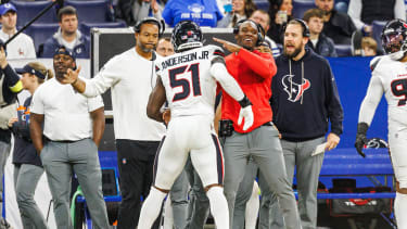November 30, 2025: Houston Texans defensive lineman Will Anderson Jr. (51) and Houston Texans head coach DeMeco Ryans celebrate a sack during NFL, American Football Herren, USA game action against the Indianapolis Colts at Lucas Oil Stadium in Indianapolis, Indiana. CSM Indianapolis United States of America - ZUMAc04_ 20251130_zma_c04_183 Copyright: xJohnxMersitsx
