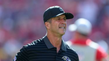 September 28, 2025: Baltimore Ravens head coach John Harbaugh is seen before an NFL, American Football Herren, USA football game against the Kansas City Chiefs at GEHA Field at Arrowhead Stadium in Kansas City, MO. CSM Kansas City United States of America - ZUMAc04_ 20250928_zma_c04_408 Copyright: xDavidxSmithx