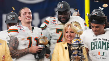 NCAA, College League, USA Football: Fiesta Bowl-Miami vs Mississippi Jan 8, 2026; Glendale, AZ, USA; Miami Hurricanes quarterback Carson Beck (11) reacts after winning the 2026 Fiesta Bowl and semifinal game of the College Football Playoff at State Farm Stadium. Glendale State Farm Stadium AZ USA, EDITORIAL USE ONLY PUBLICATIONxINxGERxSUIxAUTxONLY Copyright: xJoexCamporealex 20260108_mcd_aa9_161