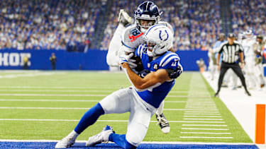 October 26, 2025: Indianapolis Colts wide receiver Michael Pittman (11) catches the ball for a touchdown as Tennessee Titans defensive back Jalyn Armour-Davis (18) defends during NFL, American Football Herren, USA game action at Lucas Oil Stadium in Indianapolis, Indiana. CSM Indianapolis United States of America - ZUMAc04_ 20251026_zma_c04_350 Copyright: xJohnxMersitsx