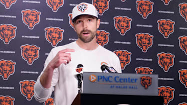 NFL, American Football Herren, USA Chicago Bears Rookie Minicamp May 10, 2025; Lake Forest, IL, USA; Chicago Bears offensive coordinator Declan Doyle answers questions after rookie minicamp at Halas Hall. Lake Forest Halas Hall IL USA, EDITORIAL USE ONLY PUBLICATIONxINxGERxSUIxAUTxONLY Copyright: xDavidxBanksx 20250510_neb_bb6_0059
