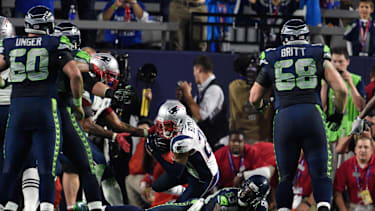 NFL, American Football Herren, USA Super Bowl XLIX-New England Patriots vs Seattle Seahawks Feb 1, 2015; Glendale, AZ, USA; New England Patriots strong safety Malcolm Butler (21) intercepts the football against Seattle Seahawks wide receiver Ricardo Lockette (83) during Super Bowl XLIX at University of Phoenix Stadium. The Patriots defeated the Seahawks 28-24. Glendale University of Phoenix Stadium AZ USA, EDITORIAL USE ONLY PUBLICATIONxINxGERxSUIxAUTxONLY Copyright: xKylexTeradax 8793365